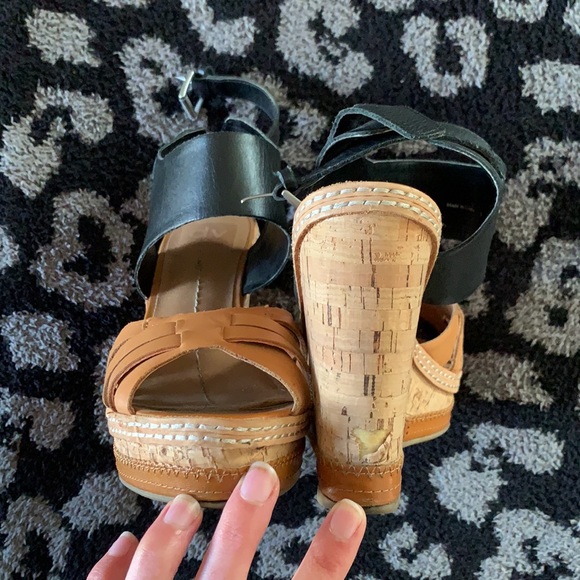 Dolce Vita Wedge Sandal - Picture 2 of 4